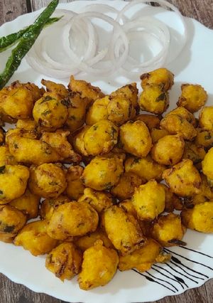 A picture of Moongode(Moong dal ke pakode).