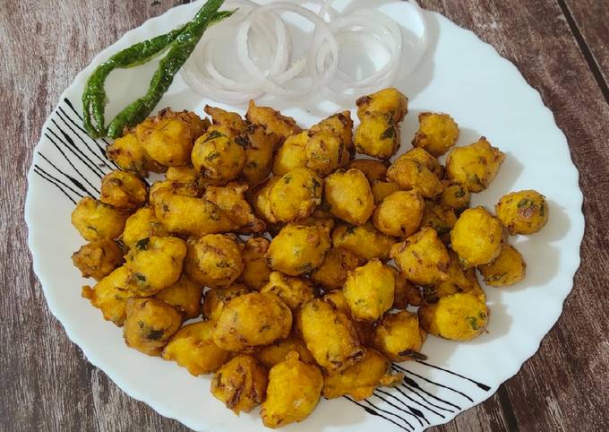 Recipe of Jamie Oliver Moongode(Moong dal ke pakode)