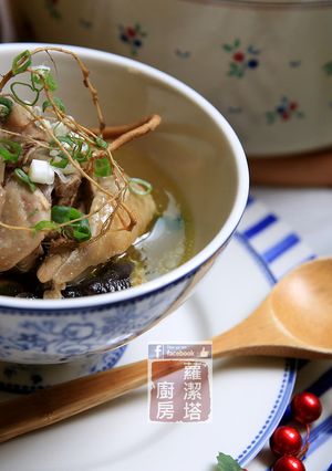 狗尾草燉湯。夏日降肝火、開脾。 的食譜成品照片