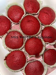 A picture of Red velvet cake oil base.