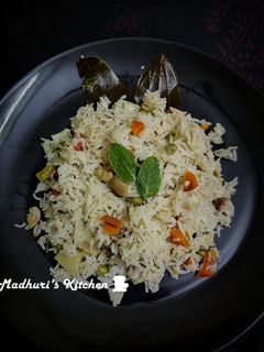 व्हेज पुलाव (veg pulav recipe in marathi) रेसिपी चे मुख्य फोटो