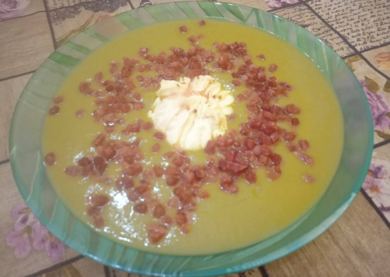 Crema de judías verdes, huevo poché y jamón