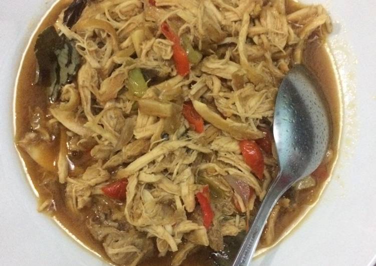 Bagaimana memasak Ayam Suwir Pedas Saos Tiram Anti Gagal