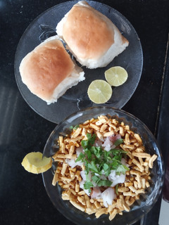 मिसल पाव रेसिपी मुख्य फोटो