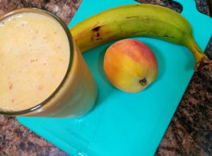 Una foto de Licuado de banana, pelón y naranja