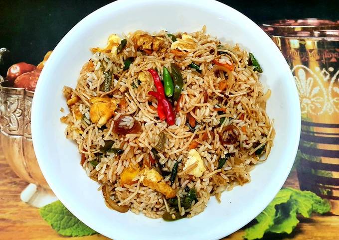 Singaporean Rice with Noodles Recipe by Kumkum Chatterjee - Cookpad