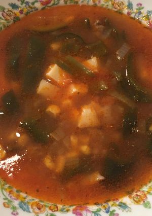 Una foto de Caldo de carne y chile poblano ©