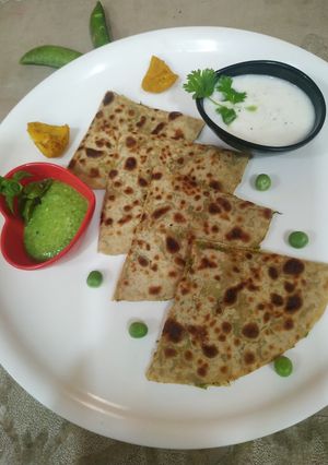 A picture of Matar Paratha.