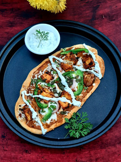 पनीर टिक्का नान्ज़ा विथ मखनी सॉस(Paneer tikka with makhani gravy recipe in Hindi) रेसिपी मुख्य फोटो