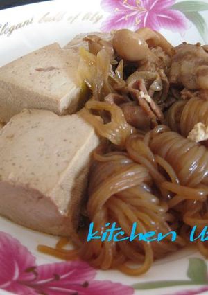 A picture of Pork Sukiyaki-Style Nikudofu (Meat and Tofu Hot Pot).