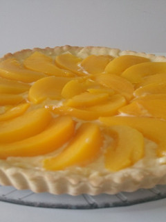 Una foto de Tarta de durazno con crema pastelera | fran cocina