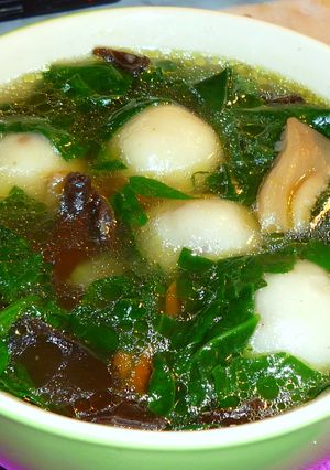 手工包餡素鹹湯圓 (五辛素) 的食譜成品照片