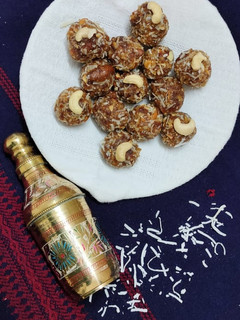 ખજૂર પાક (Khajoor Paak Recipe In Gujarati) રેસીપી મુખ્ય ફોટો
