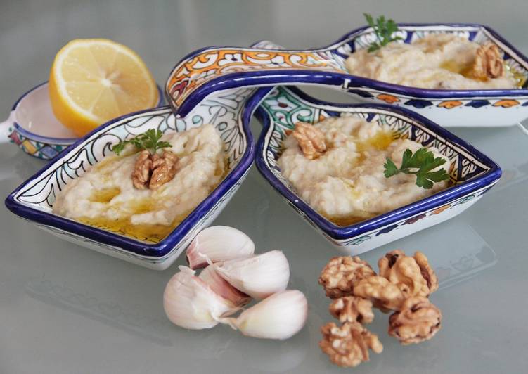 Mutabal. Crema fría de berenjenas asadas