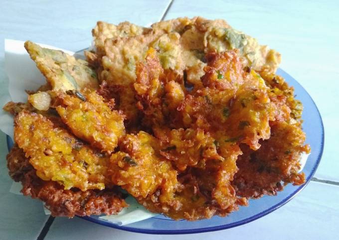 Langkah Mudah untuk Menyiapkan Bakwan Jagung Renyah Resep ibuku, Enak