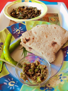 बाजरे की रोटी(Bajre ki roti recipe in Hindi) रेसिपी मुख्य फोटो