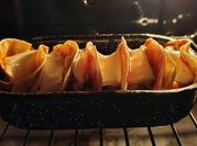 Una foto de wrap de pollo en barbacoa