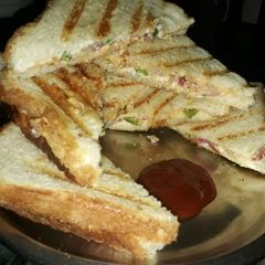 A picture of Cheesy sandwich.
