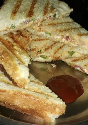 A picture of Cheesy sandwich.