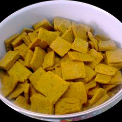 A picture of Besan (Gram flour) pare.