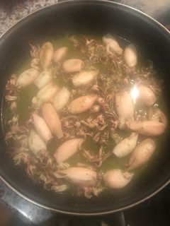 Una foto de Chipirones en salsa verde
