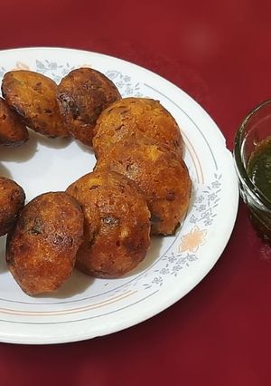 इन्स्टंट वेजिटेबल रवा आप्पे (instant vegetable rava appe recipe in marathi) रेसिपी चे मुख्य फोटो 