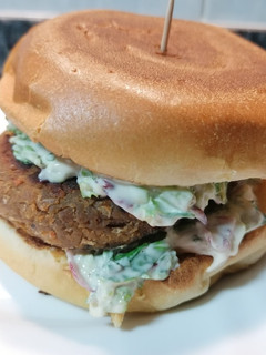Foto principal de 222. Hamburguesa vegana en pan briox
