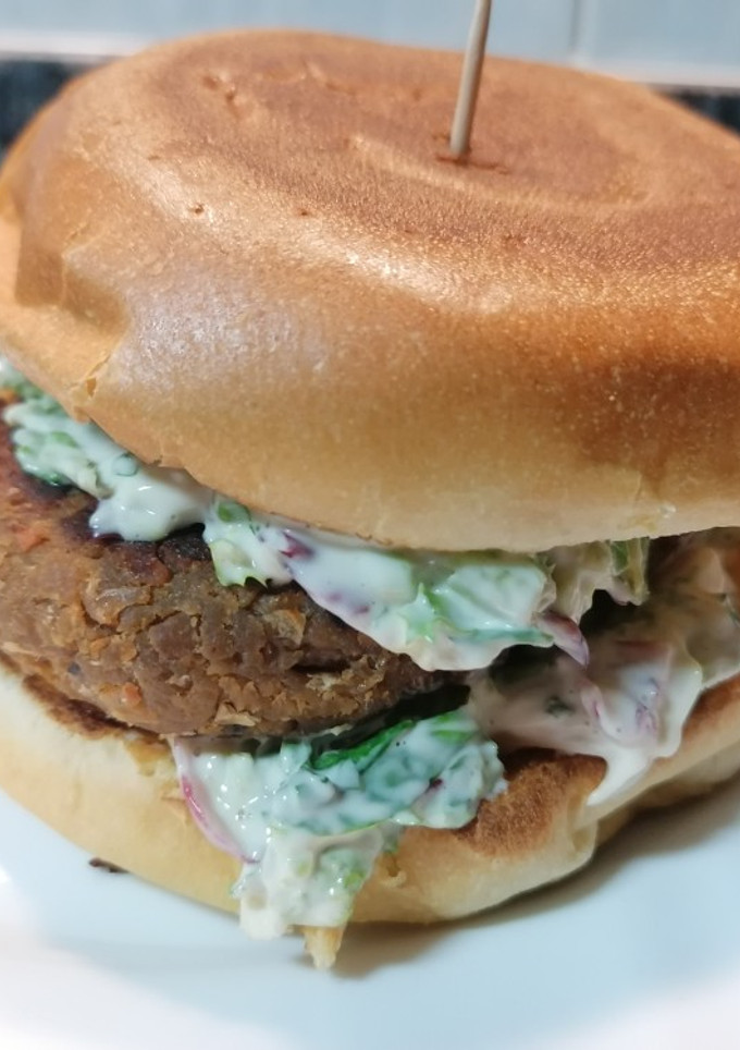 Una foto de 222. Hamburguesa vegana en pan briox