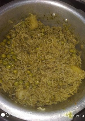 A picture of Green pulao.