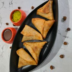 Patti Samosa with boiled Chana stuffing A picture of Patti Samosa with boiled Chana stuffing.