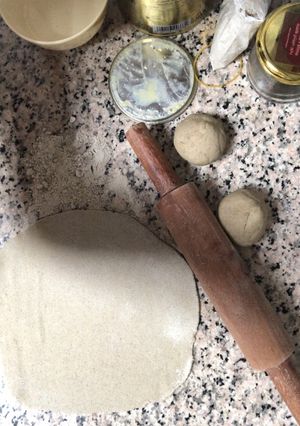 A picture of Bajre ki roti.