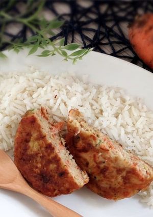 A picture of Chicken Veggie Kebab with Boiled Rice.