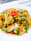 ไก่ผัดผงกระหรี่
