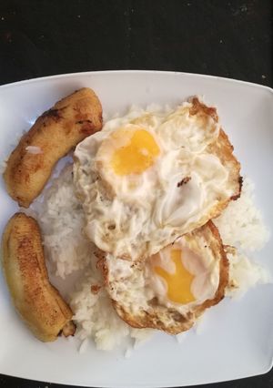 Una foto de Arroz a la cubana
