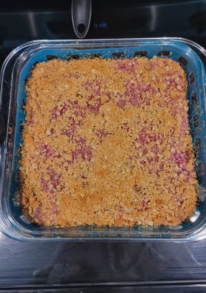 A picture of Raspberry Crumble Bars.