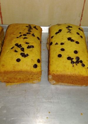 A picture of Orange pound cake with chocolate chip.