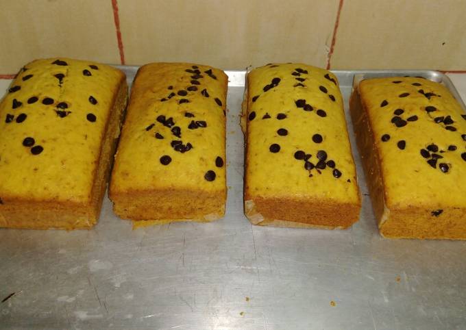 Orange pound cake with chocolate chip