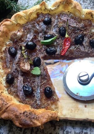 Une photo de 🦜Pissaladière 🐋🧄🍃☀️facile 🧅