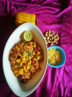 મકાઈ ભેળ (Corn Bhel Recipe In Gujarati) રેસીપી મુખ્ય ફોટો