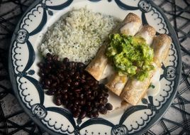 Graveyard Combo: Coffin Crunch Taquitos, Ghostly Rice & Ghoul Guac 👻✨