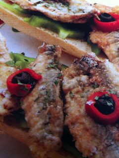 Una foto de Bocadito de pimientos y boquerones