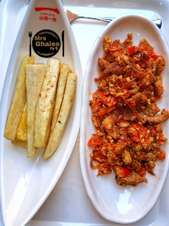 A picture of Fried Yam with fish and egg sauce.