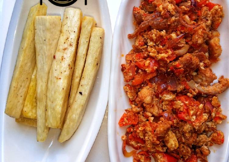 Fried Yam with fish and egg sauce