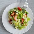 Ensalada de fresas, cohombro y queso