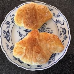 A picture of 1 California Farm Croissants (they are bigger!).