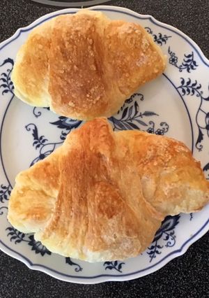 A picture of 1 California Farm Croissants (they are bigger!).