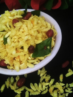 પૌવા નો ચેવડો (pauva chevdo recipe in gujarati) રેસીપી મુખ્ય ફોટો