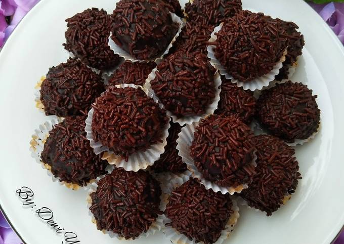 Bola-Bola Coklat Regal