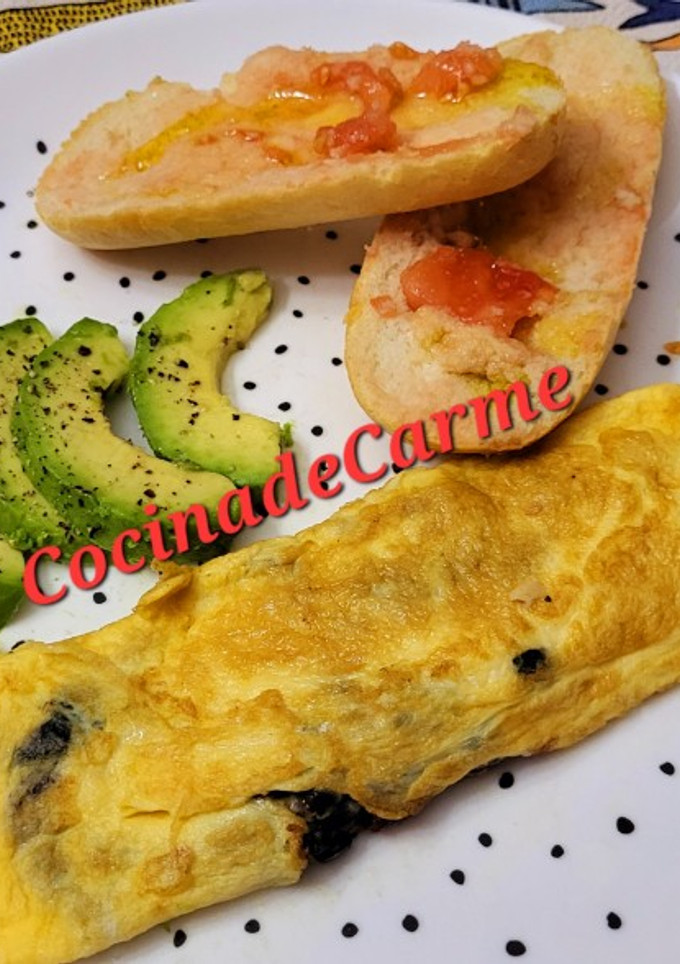 Una foto de Tortilla de espinacas con pasas y queso
