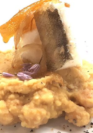 Foto di Baccalà in oliocottura su crema di ceci